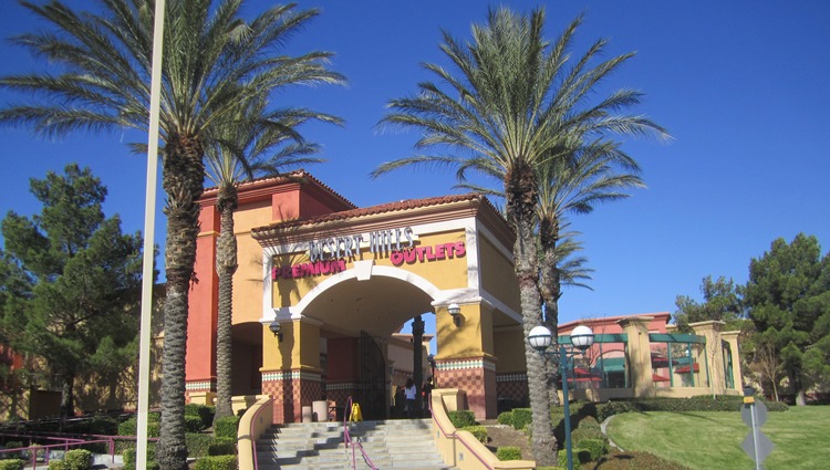 Desert Hills Outlet Mall Palm Springs Day Trip Affordable & Fun