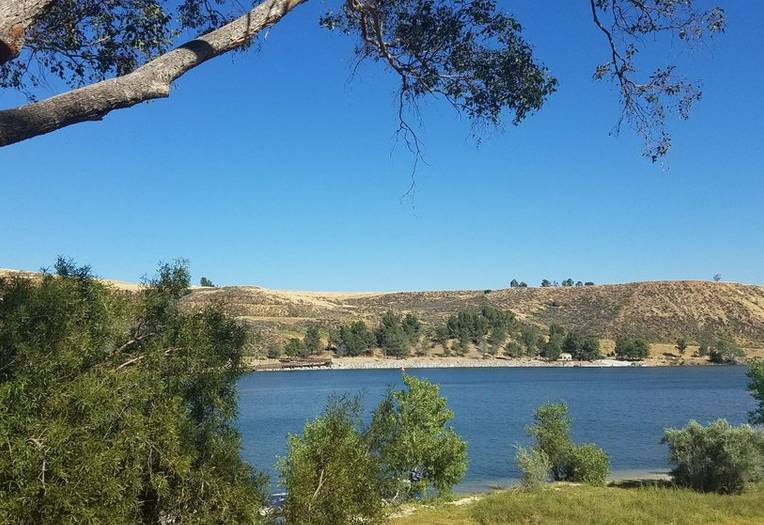Castaic Lake recreation area hiking and fishing 