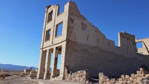 Nevada and Arizona’s Most Fascinating Ghost Towns & Living Relics