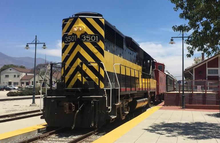places to travel by train in california