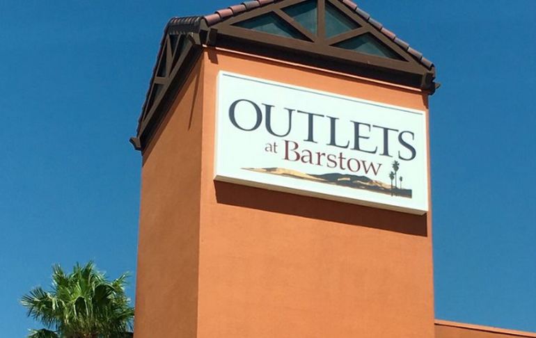 Skechers factory deals outlet barstow