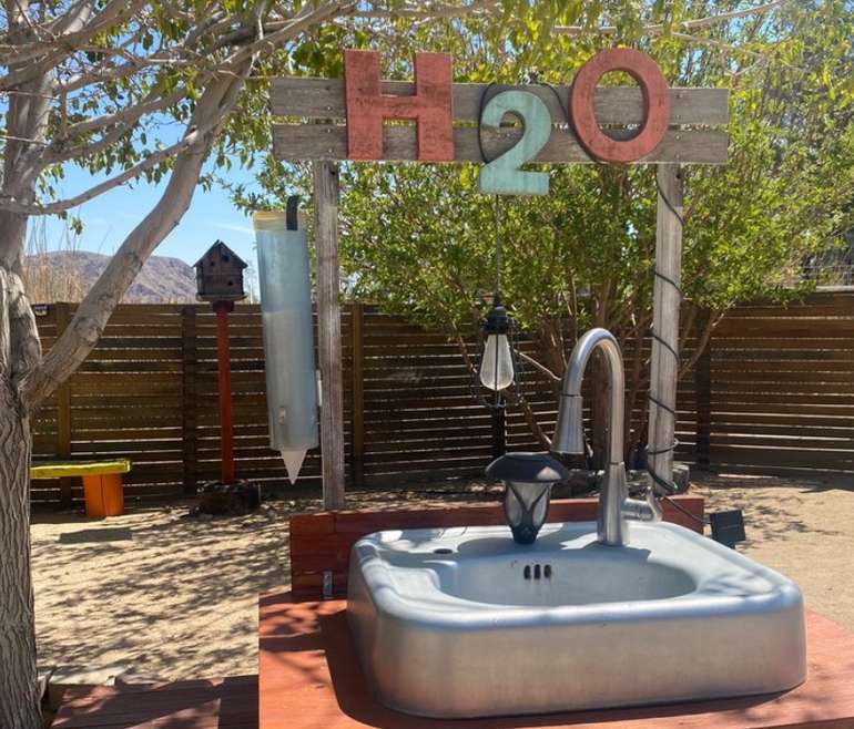 H2O water Station
